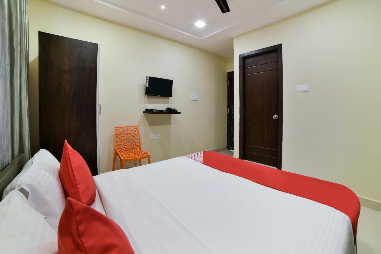 Oyo 16606 Iconic Living Hotel Hyderabad Exterior photo