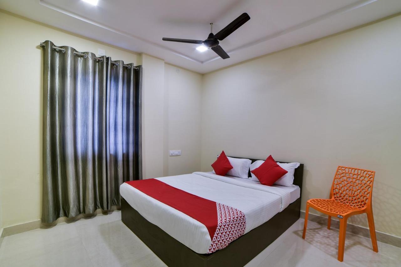 Oyo 16606 Iconic Living Hotel Hyderabad Exterior photo