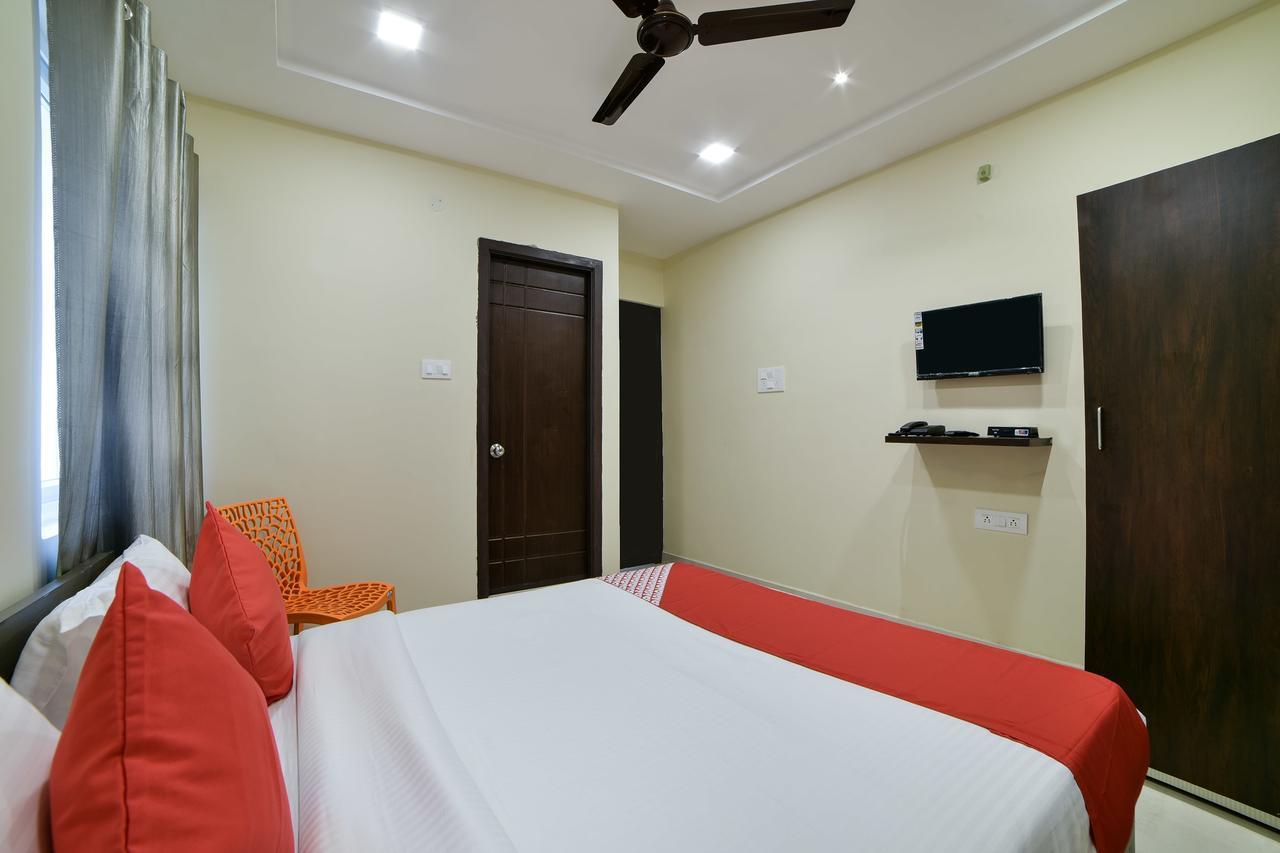 Oyo 16606 Iconic Living Hotel Hyderabad Exterior photo