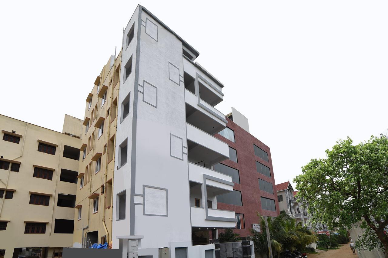 Oyo 16606 Iconic Living Hotel Hyderabad Exterior photo