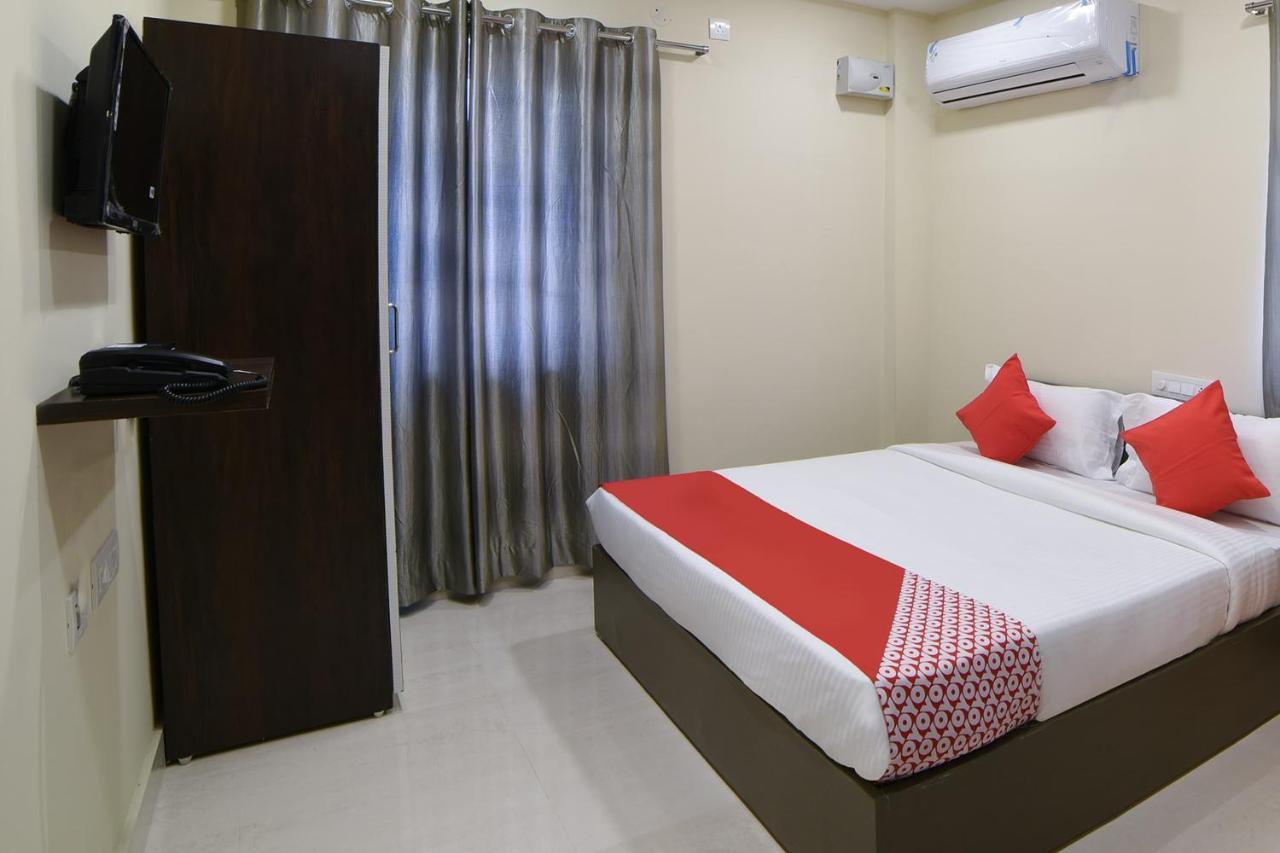 Oyo 16606 Iconic Living Hotel Hyderabad Exterior photo