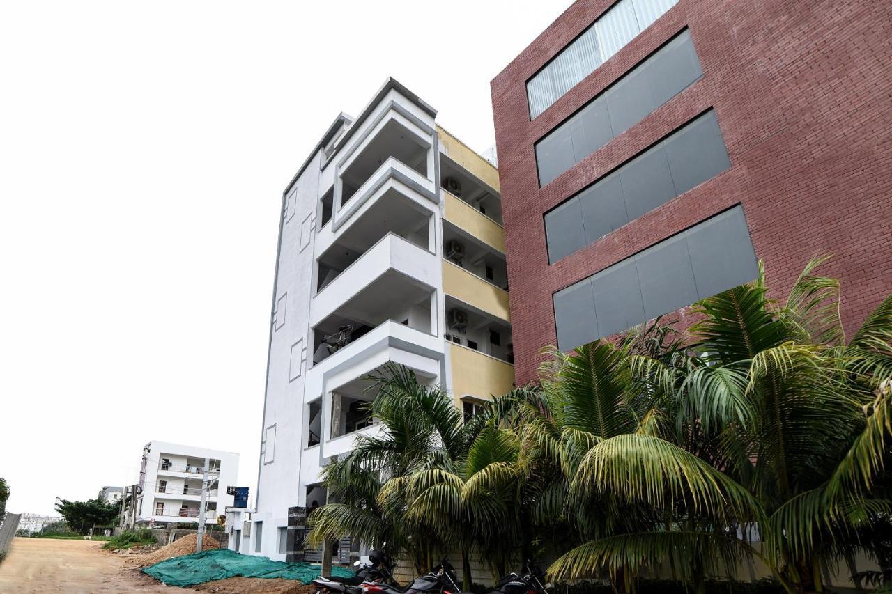 Oyo 16606 Iconic Living Hotel Hyderabad Exterior photo