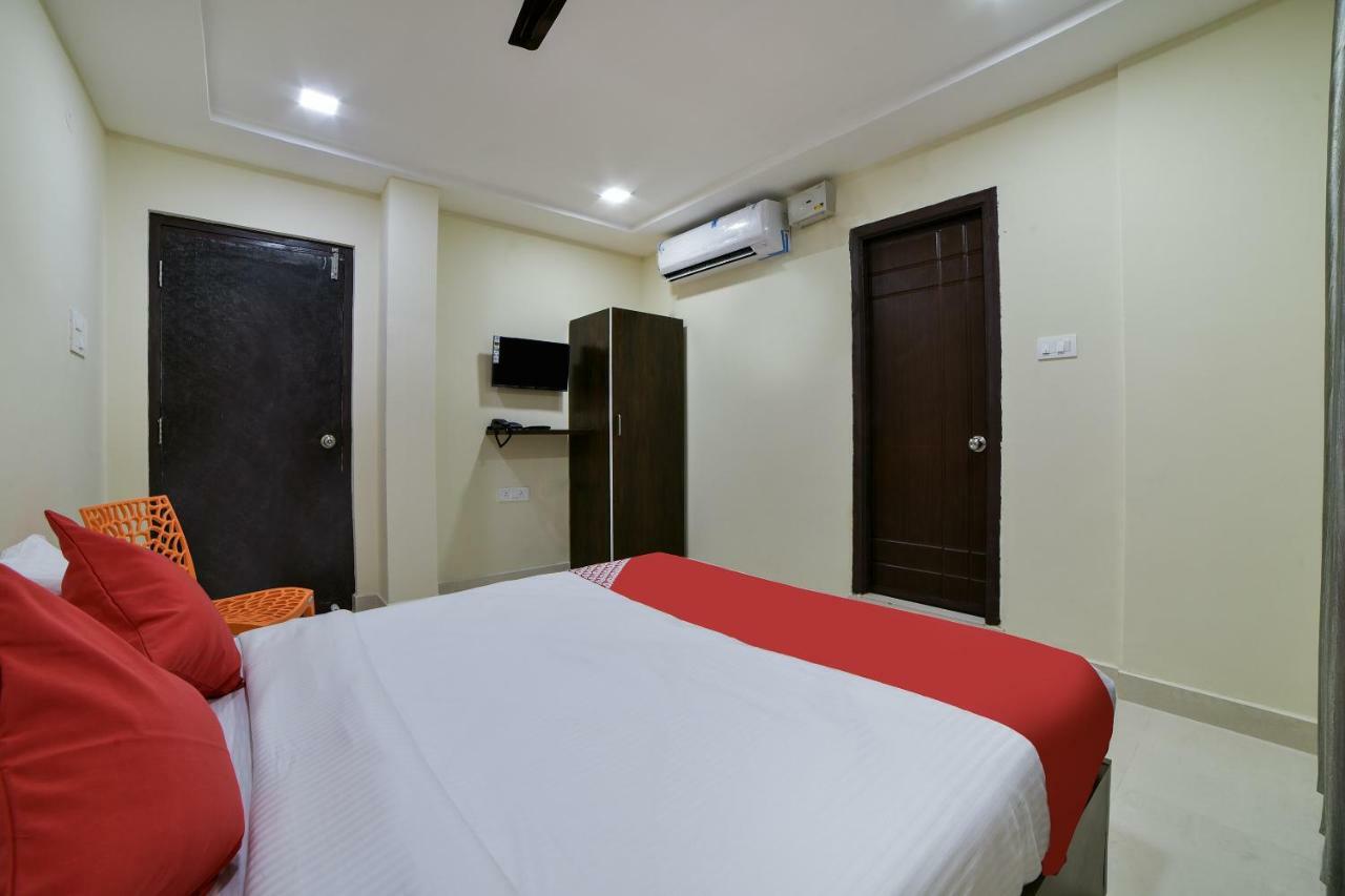 Oyo 16606 Iconic Living Hotel Hyderabad Exterior photo
