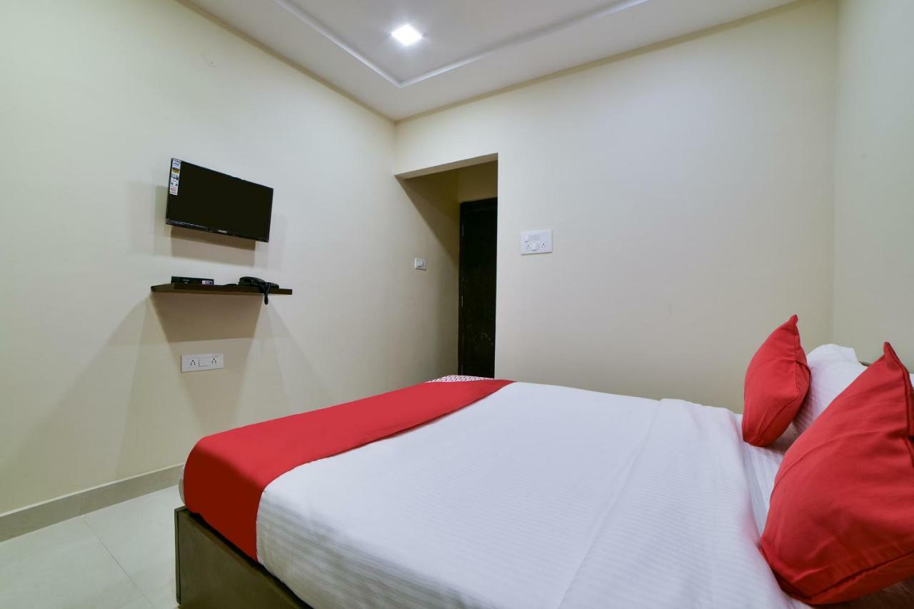 Oyo 16606 Iconic Living Hotel Hyderabad Exterior photo