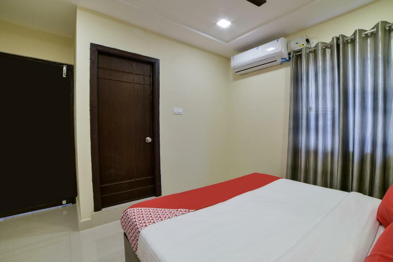 Oyo 16606 Iconic Living Hotel Hyderabad Exterior photo