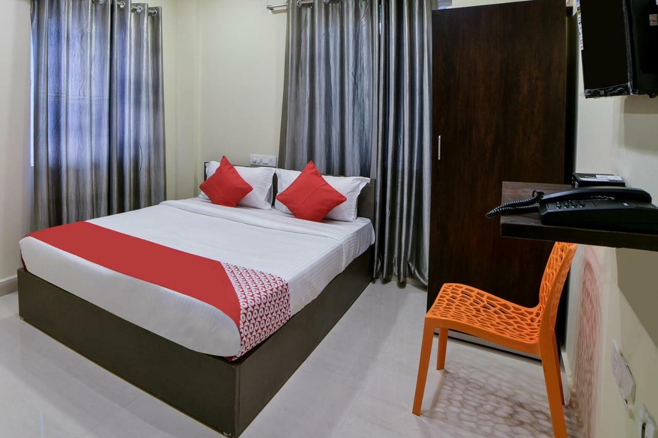 Oyo 16606 Iconic Living Hotel Hyderabad Exterior photo